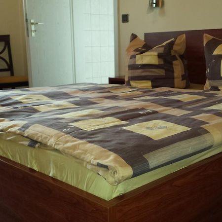 פויכטוונגן Hotel Restaurant Platamon מראה חיצוני תמונה