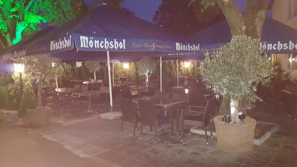 פויכטוונגן Hotel Restaurant Platamon מראה חיצוני תמונה