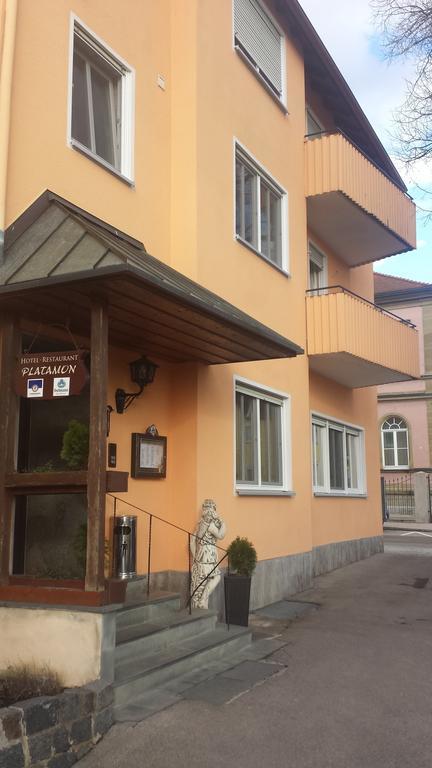 פויכטוונגן Hotel Restaurant Platamon מראה חיצוני תמונה