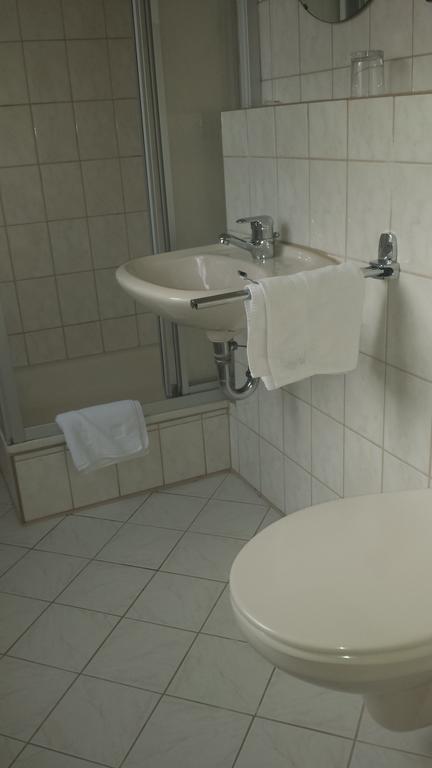פויכטוונגן Hotel Restaurant Platamon חדר תמונה