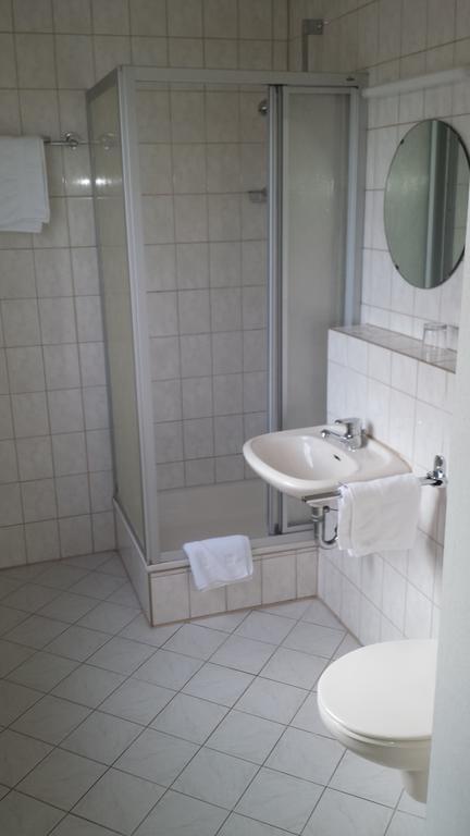 פויכטוונגן Hotel Restaurant Platamon מראה חיצוני תמונה
