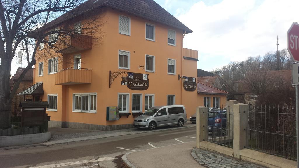 פויכטוונגן Hotel Restaurant Platamon מראה חיצוני תמונה